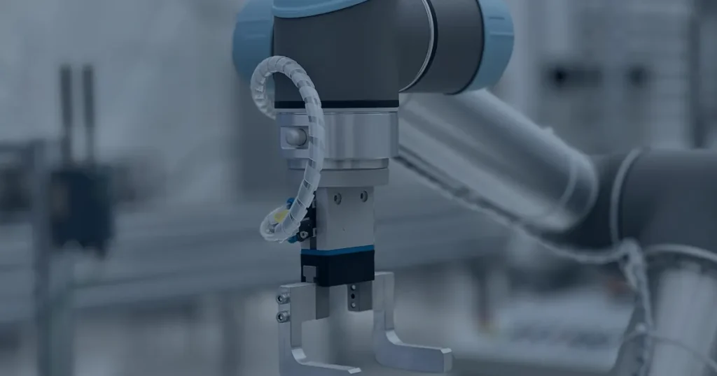Braço robótico industrial ilustrando como a automação inteligente melhora a produtividade