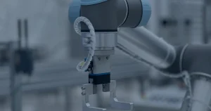 Braço robótico industrial ilustrando como a automação inteligente melhora a produtividade