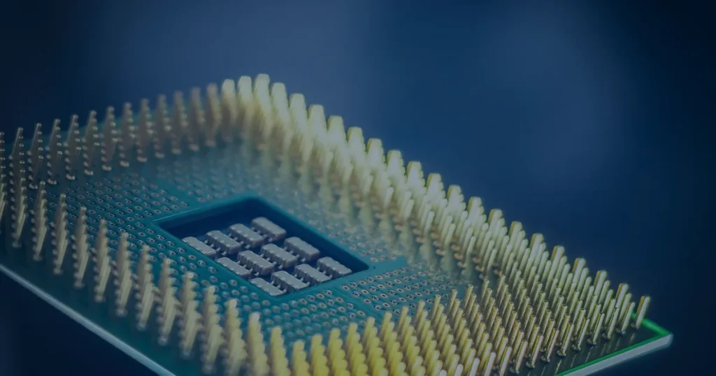 Chip de processador em close ilustrando como a computação quântica impacta a criptografia