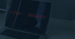 Tela de proteção em azul ilustrando a importância do antivírus para a segurança da empresa