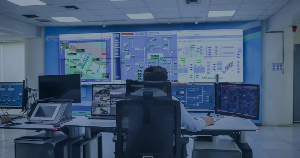 Painel de monitoramento em azul ilustrando o monitoramento de ativos de TI para evitar paradas