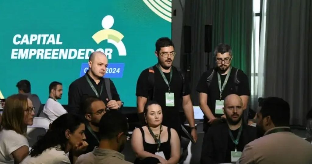 Participantes do Capital Empreendedor em rodada de networking, em São Paulo